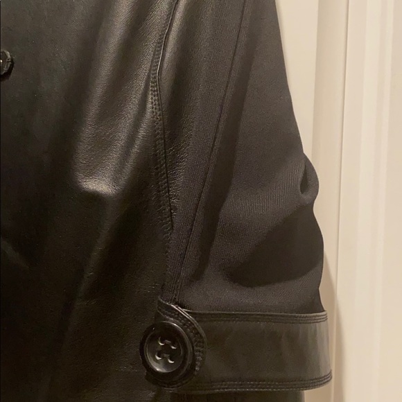 Black or brown jacket with 3/4 length sleeves. - Picture 4 of 10